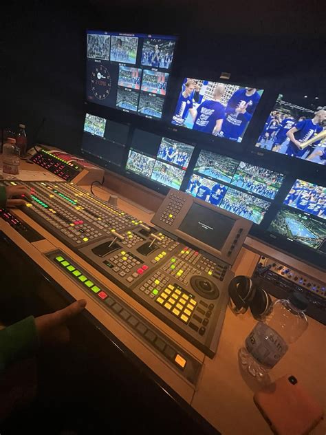 Sportközvetítés monitoron