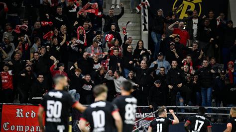 Diósgyőri szurkolók a mérkőzésen