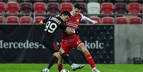 Vardar támadó játékosok akcióban