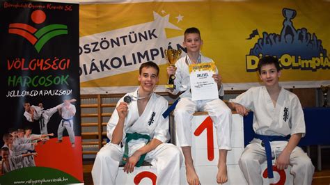 Tánccsapat a dobogón, érmekkel