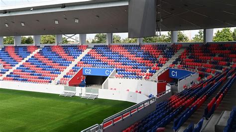 szurkolói látványkép a stadionban