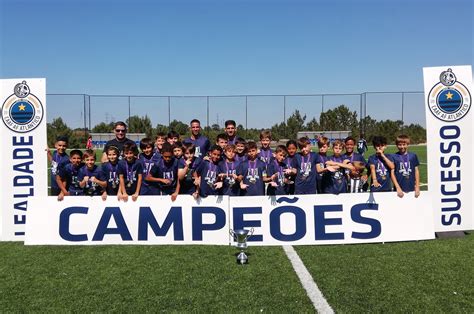 A Carvalho Academia de Futebol U13-as csapatának ünneplése egy győztes meccs után