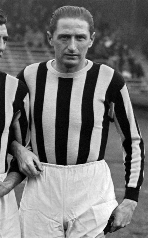 Silvio Piola portréja Pro Vercelli mezben