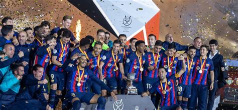 A Barcelona csapat ünnepli a gólt a Spanyol Szuperkupa mérkőzésen