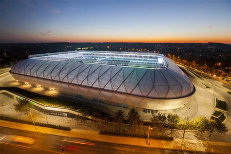 A szombathelyi stadion lelátója és a szurkolói szektor