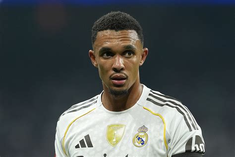 Kolár Endre gólt szerez a Benfica ellen