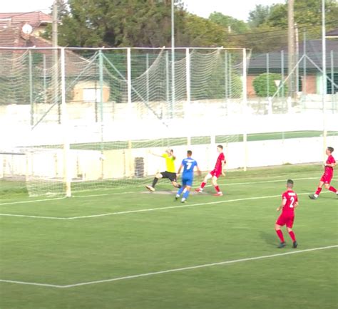 Labdarúgó mérkőzés jelenet a Pest Vármegyei Bajnokságból