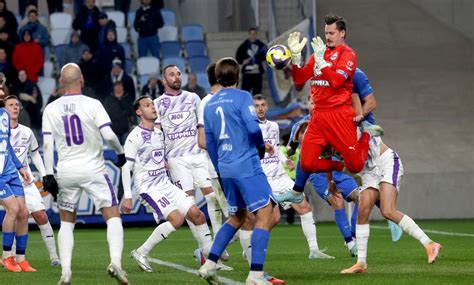 Az Újpest FC csapata a mérkőzés előtt