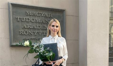 Horváth Dóra portré