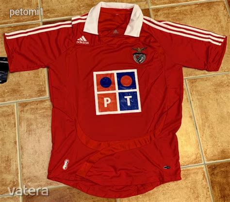 Retro labdarúgó mez