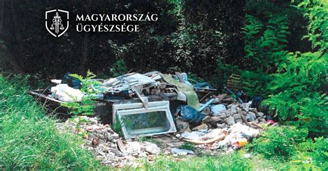 Illegálisan lerakott hulladék a szigetszentmiklósi stadion parkolójában