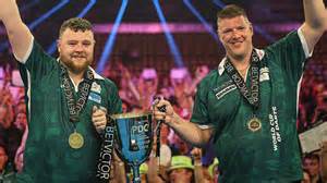 A 2023-as Darts Világkupa győztes északír csapat: Daryl Gurney és Josh Rock