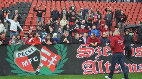 PMFC szurkolók a lelátón