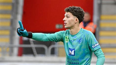 Pécsi Ármin véd a kapuban