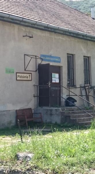 Pilisszentlélek falu látképe, tábla Pajkaszeg felirattal
