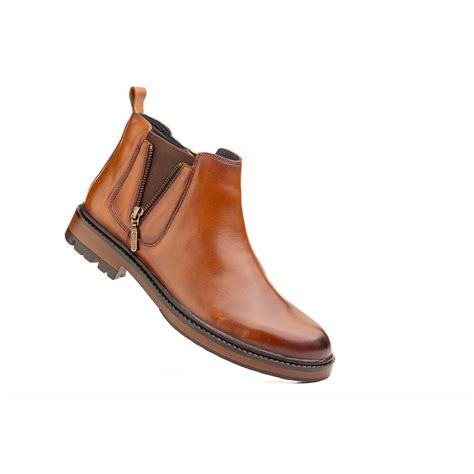 Elegáns Pierre Cardin Chelsea csizma közelről