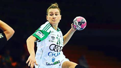 Amanda Kurtovic akcióban a kézilabda pályán