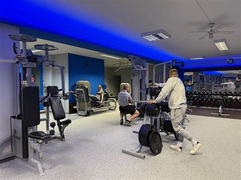 Edzőterem és uszoda komplexum