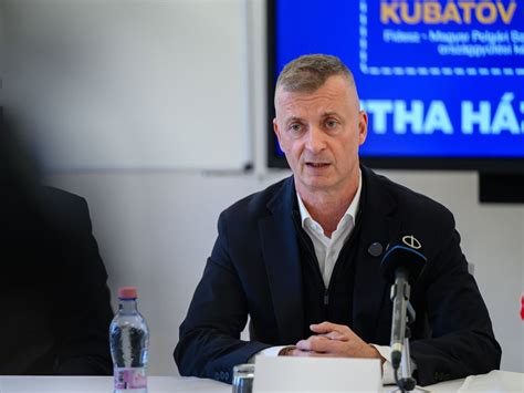 Kubatov Gábor sajtótájékoztatón