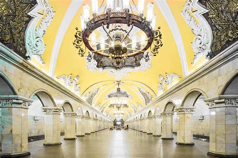 A moszkvai metró egyik díszes állomásának belső tere