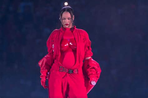 Rihanna előadása a Super Bowl félidei show-ján