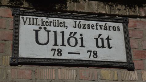 Tömegjelenet az Üllői úton 2003-ban