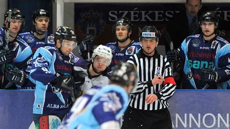 Schell László jégkorong mérkőzésen