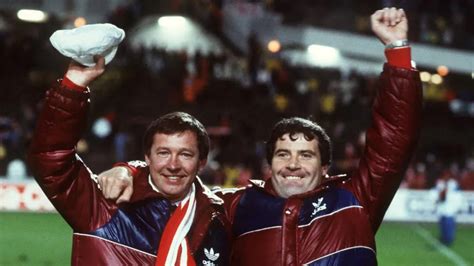 Az Aberdeen csapata a KEK győzelem után, Sir Alex Fergusonnal