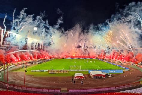 A Crvena Zvezda szurkolók a Marakana stadionban