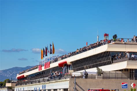 Motorosok versenyben a Paul Ricard pályán