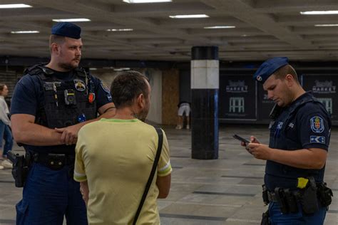 A kaposvári rendőrök intézkednek egy szórakozóhelyen