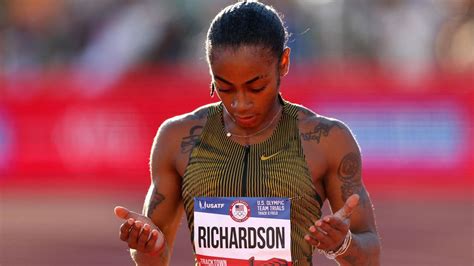 Sha'Carri Richardson arannyal térne haza Párizsból