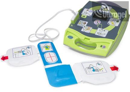 Félautomata defibrillátor (AED) elektródák felhelyezése felnőtt páciensen