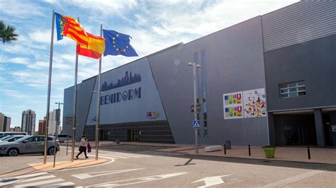Palau d'Esports l'Illa de Benidorm sportcsarnok kívülről