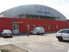 ESMTK Pesterzsébet Jégcsarnok épületének modern külső képe