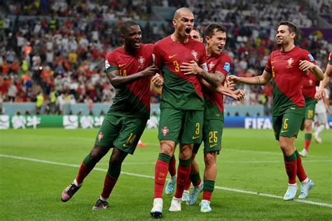 A portugál és a svájci labdarúgó-válogatottak címerei