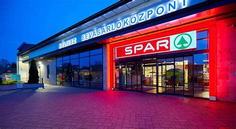 Modern SPAR üzlet belső tere