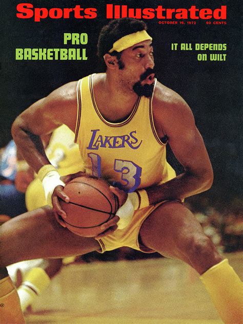 Wilt Chamberlain a Los Angeles Lakersszel, bajnoki trófeával