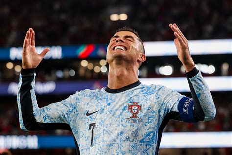 Cristiano Ronaldo ünnepli gólját Luxemburg ellen