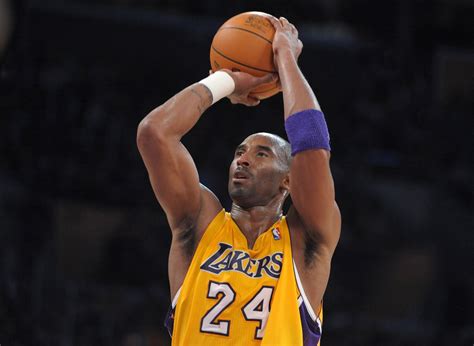 Kobe Bryant ikonikus dobás közben