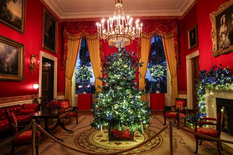 Karácsonyi díszbe öltözött utcák Londonban