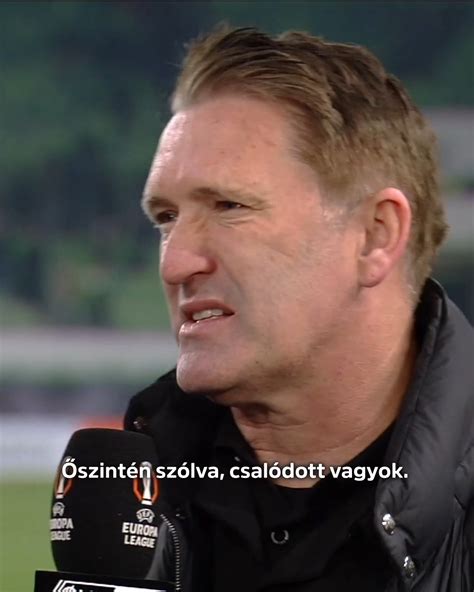 Csalódott edző a kispadon