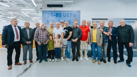 Csuhay József edzőként fiatal labdarúgókkal