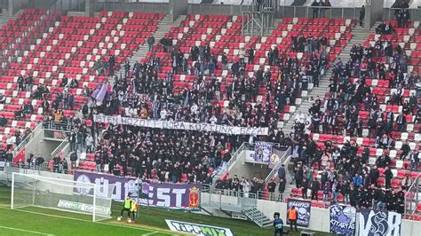 Labdarúgó szurkolói protest Diósgyőrben