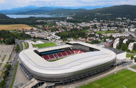 Wörthersee Stadion átalakulása erdővé
