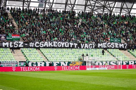 A csapat szurkolói a lelátón