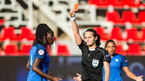 Urbán Eszter játékvezetőként