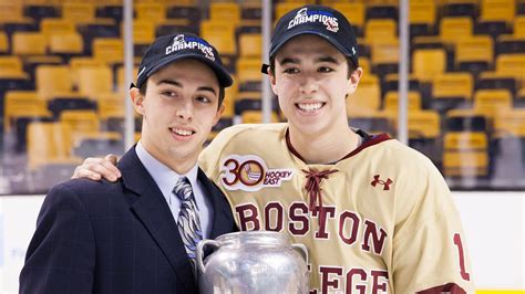 Johnny Gaudreau meze a téli olimpián az öltözőben