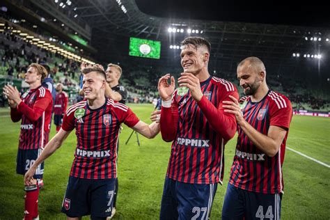 A Sparta Praha csapatának ünneplése egy győzelem után a Generali Arénában