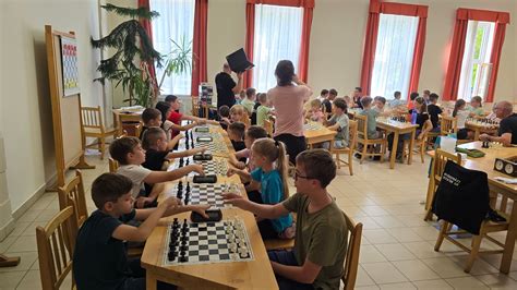 Nyíregyházi Egyetemi Sportegyesület logója és csapatok